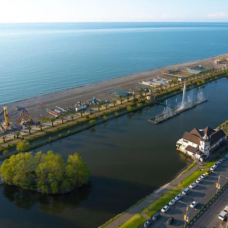 Seaside Resort In New Orbi Twins Batumi Bagian luar foto