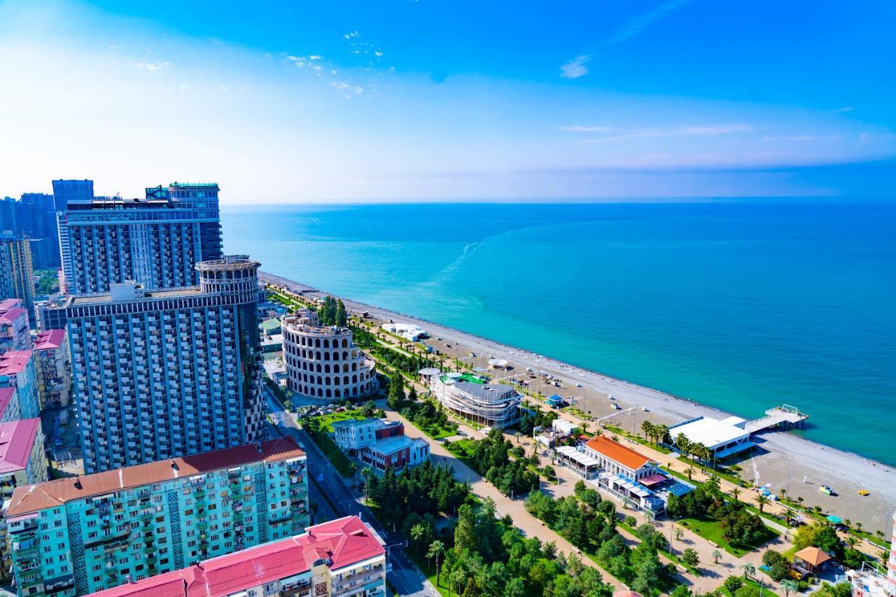 Seaside Resort In New Orbi Twins Batumi Bagian luar foto