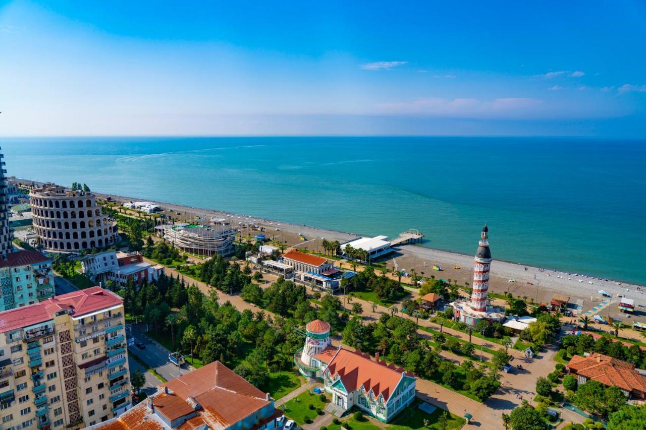 Seaside Resort In New Orbi Twins Batumi Bagian luar foto