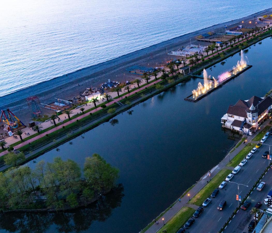 Seaside Resort In New Orbi Twins Batumi Bagian luar foto