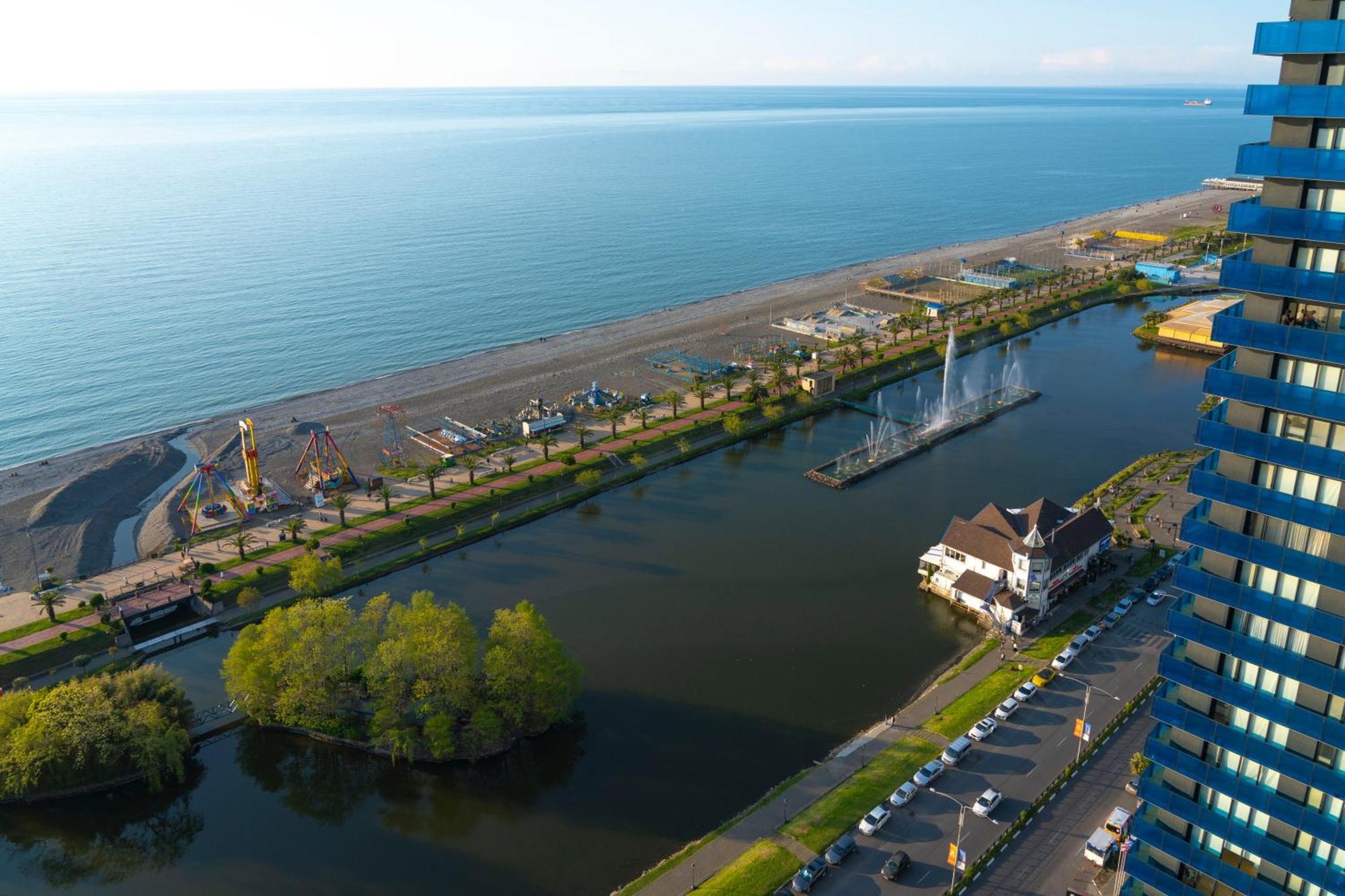 Seaside Resort In New Orbi Twins Batumi Bagian luar foto