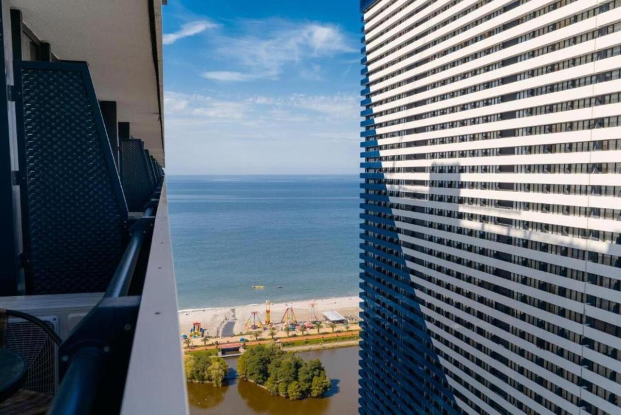 Seaside Resort In New Orbi Twins Batumi Bagian luar foto