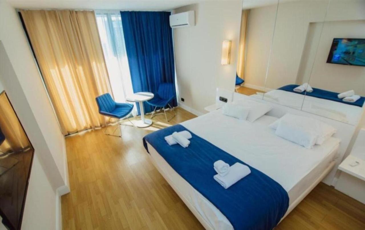 Seaside Resort In New Orbi Twins Batumi Bagian luar foto