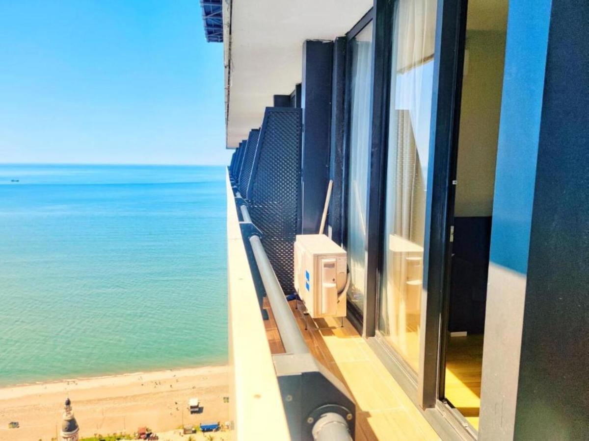 Seaside Resort In New Orbi Twins Batumi Bagian luar foto