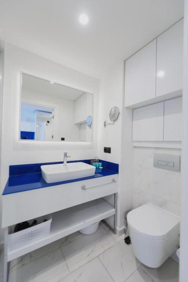 Seaside Resort In New Orbi Twins Batumi Bagian luar foto