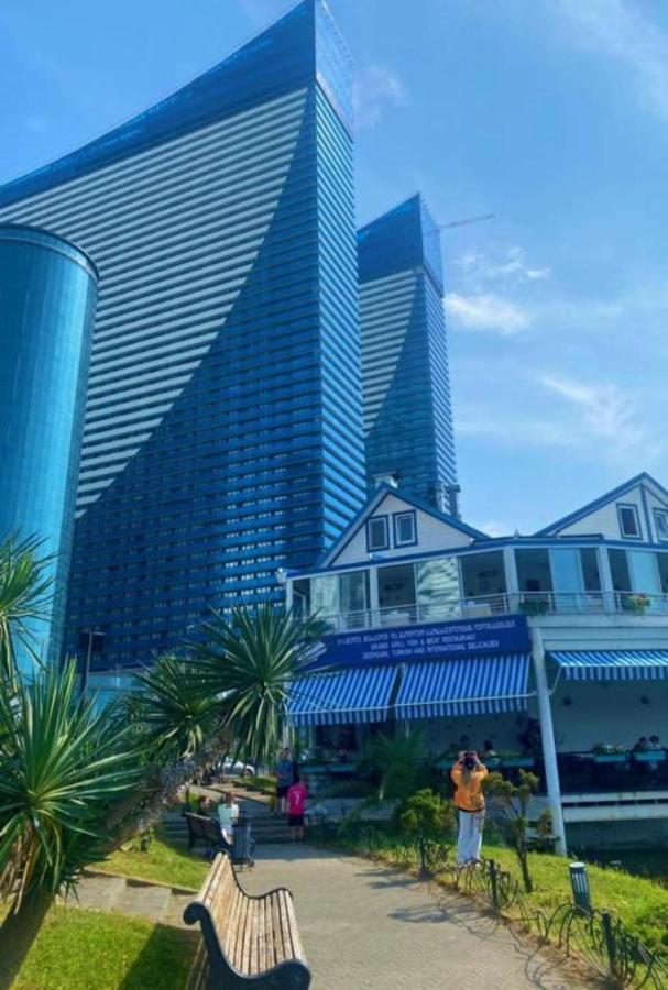 Seaside Resort In New Orbi Twins Batumi Bagian luar foto