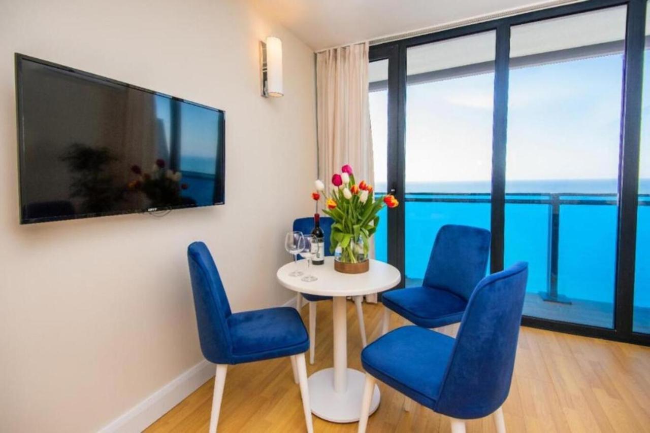 Seaside Resort In New Orbi Twins Batumi Bagian luar foto