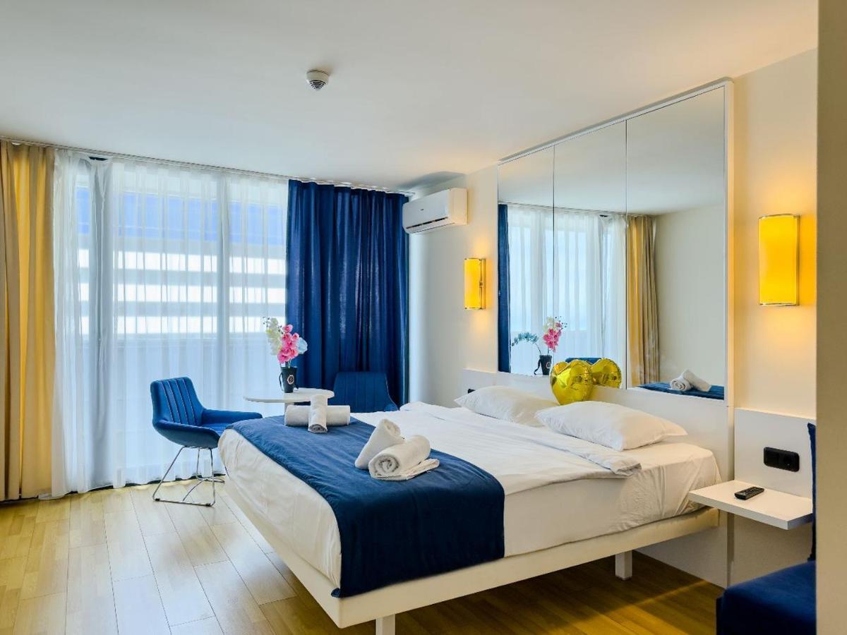 Seaside Resort In New Orbi Twins Batumi Bagian luar foto
