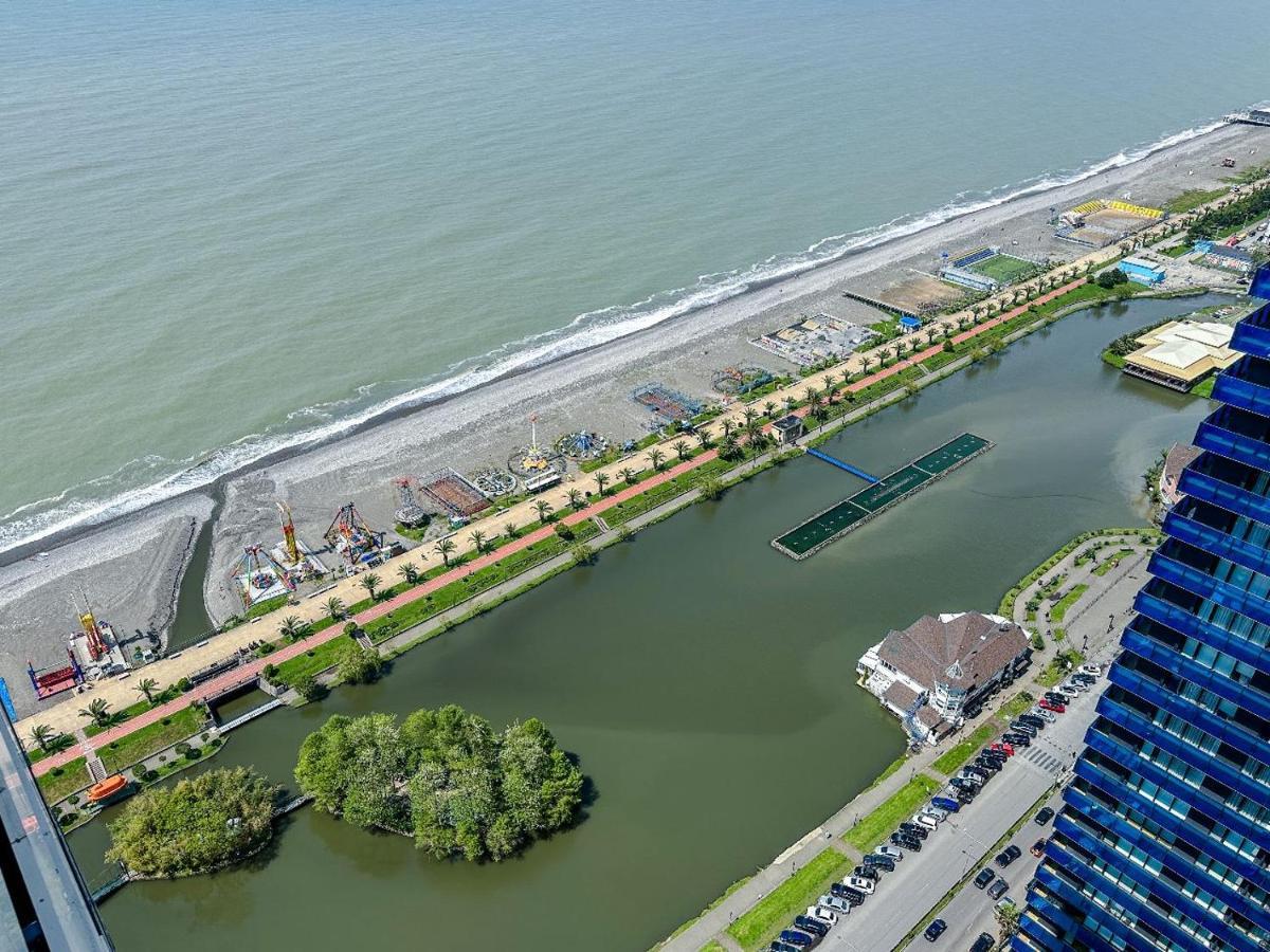 Seaside Resort In New Orbi Twins Batumi Bagian luar foto