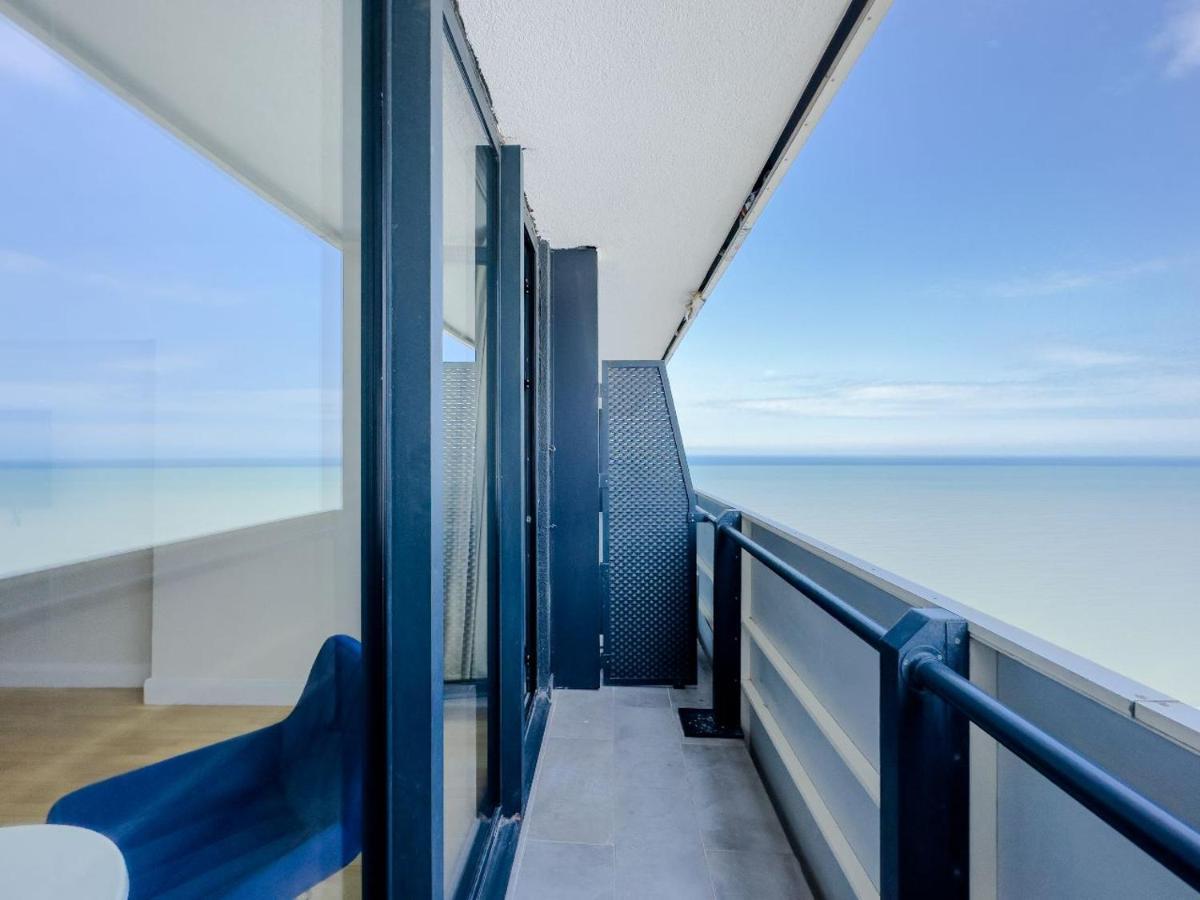 Seaside Resort In New Orbi Twins Batumi Bagian luar foto