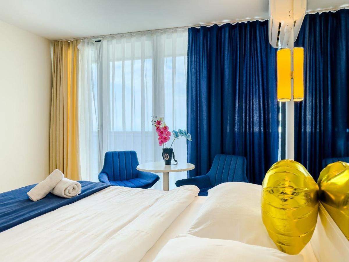 Seaside Resort In New Orbi Twins Batumi Bagian luar foto
