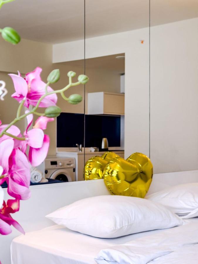 Seaside Resort In New Orbi Twins Batumi Bagian luar foto