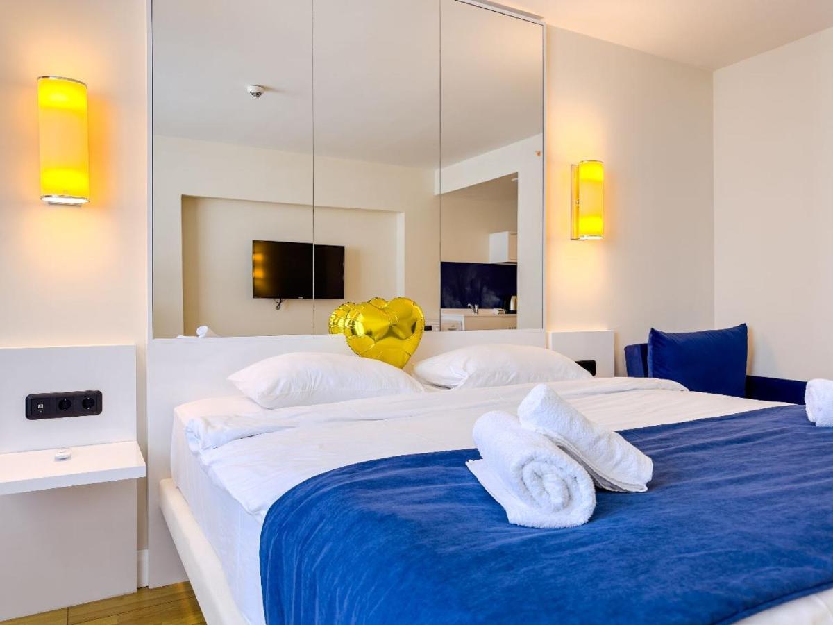 Seaside Resort In New Orbi Twins Batumi Bagian luar foto